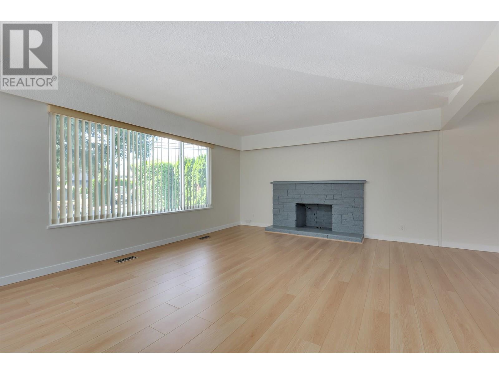 Photo 5 of 860 Howard Avenue, Burnaby BC