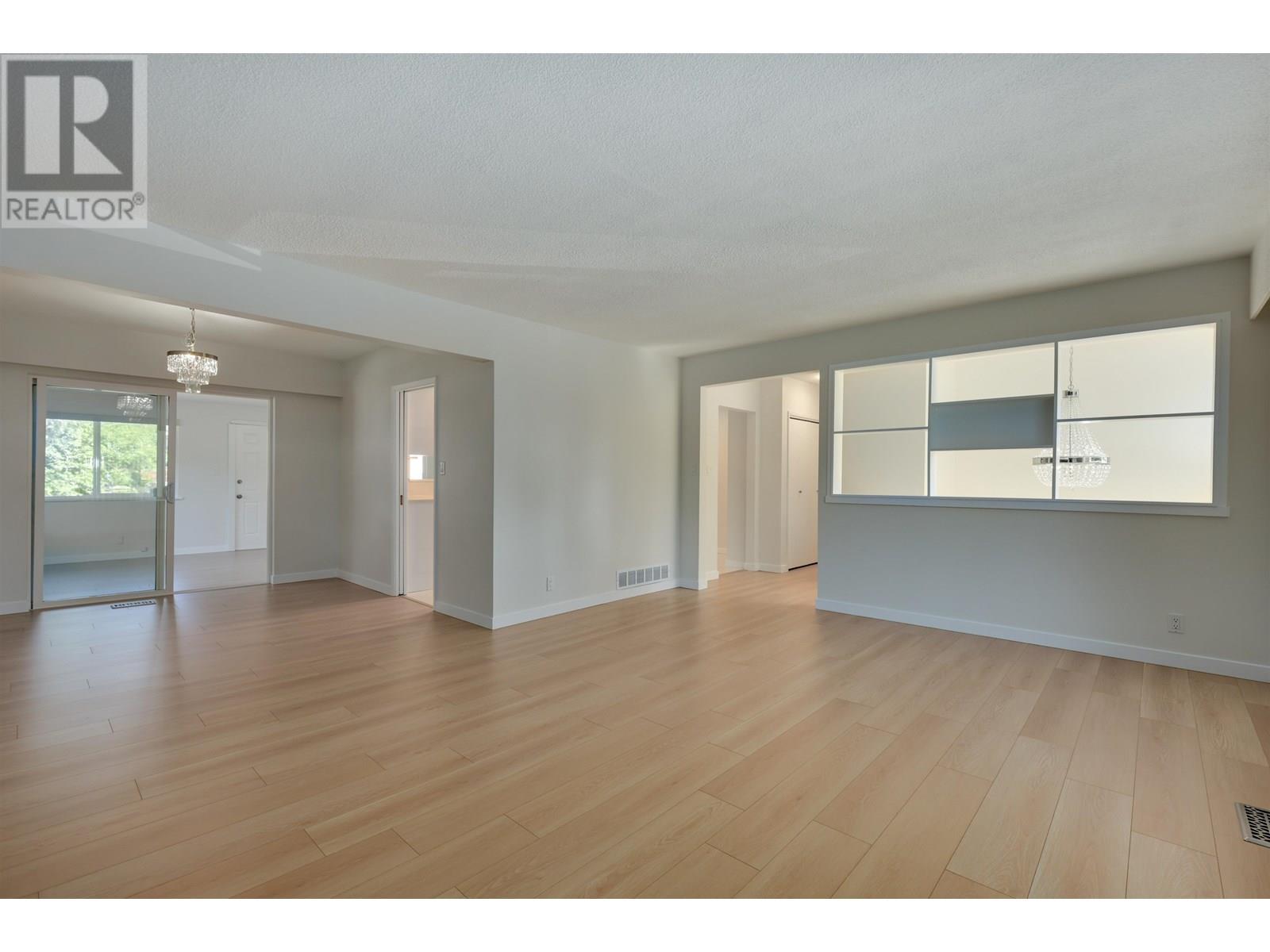 Photo 27 of 860 Howard Avenue, Burnaby BC
