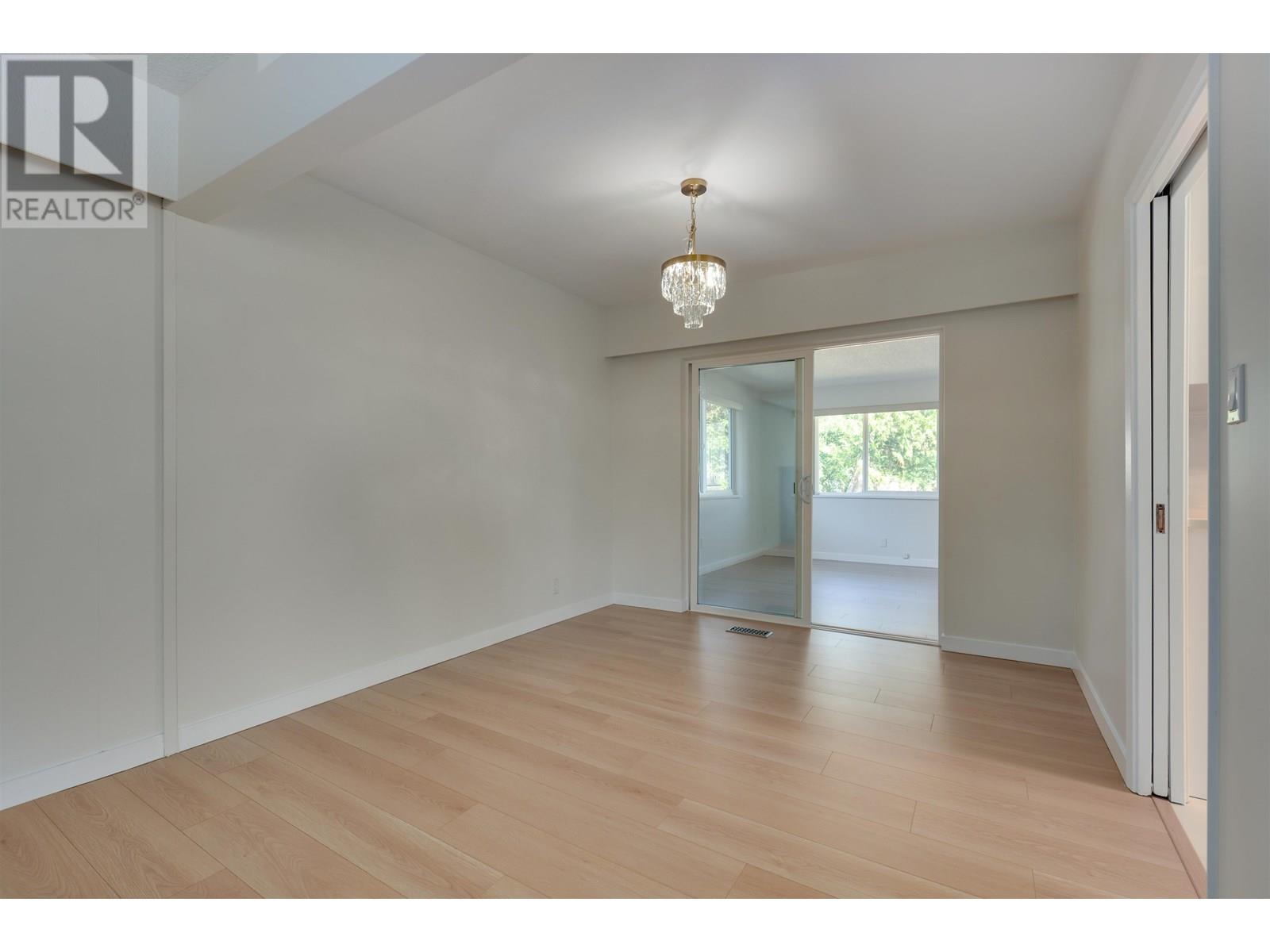 Photo 12 of 860 Howard Avenue, Burnaby BC