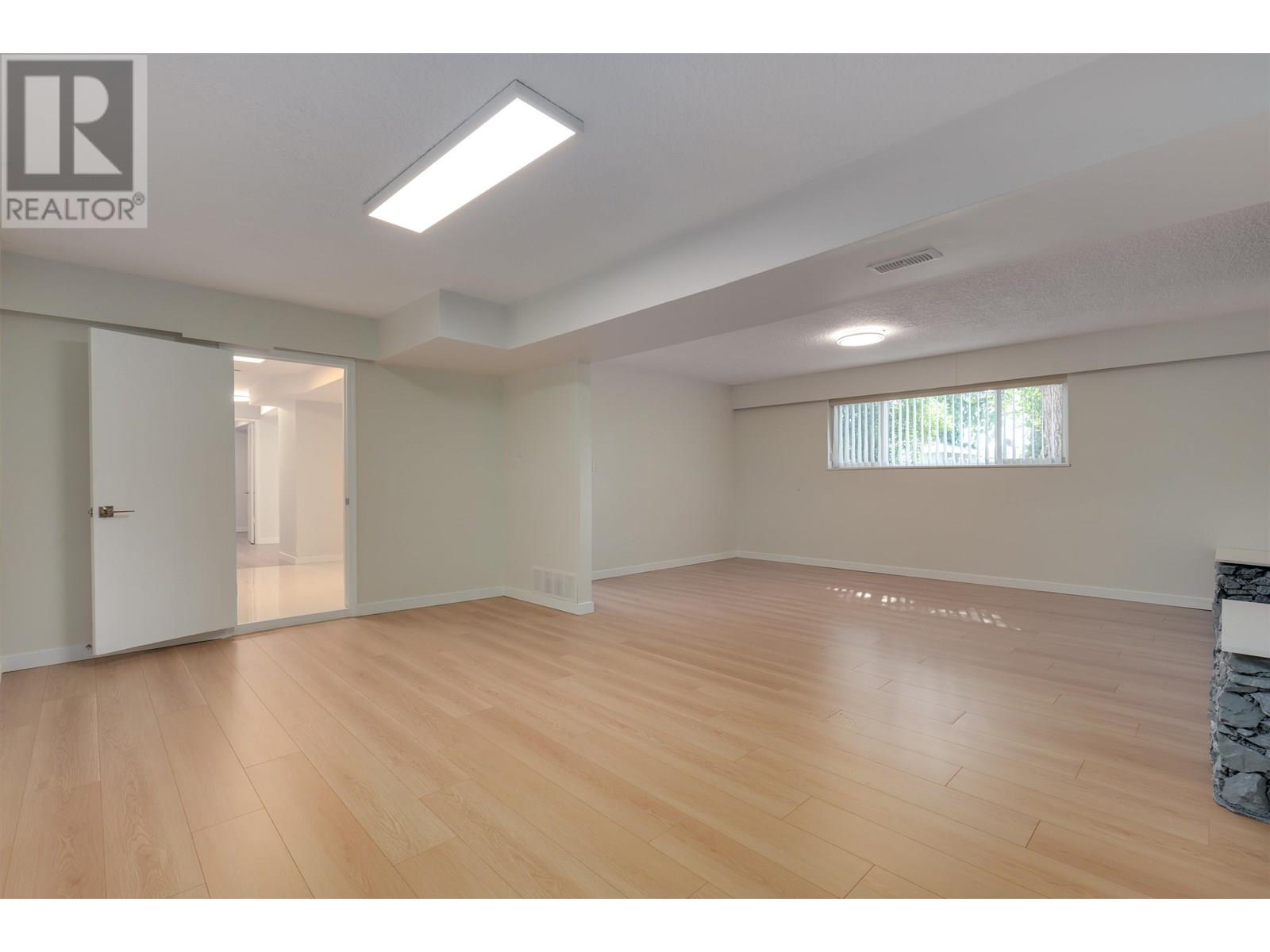 Photo 4 of 860 Howard Avenue, Burnaby BC