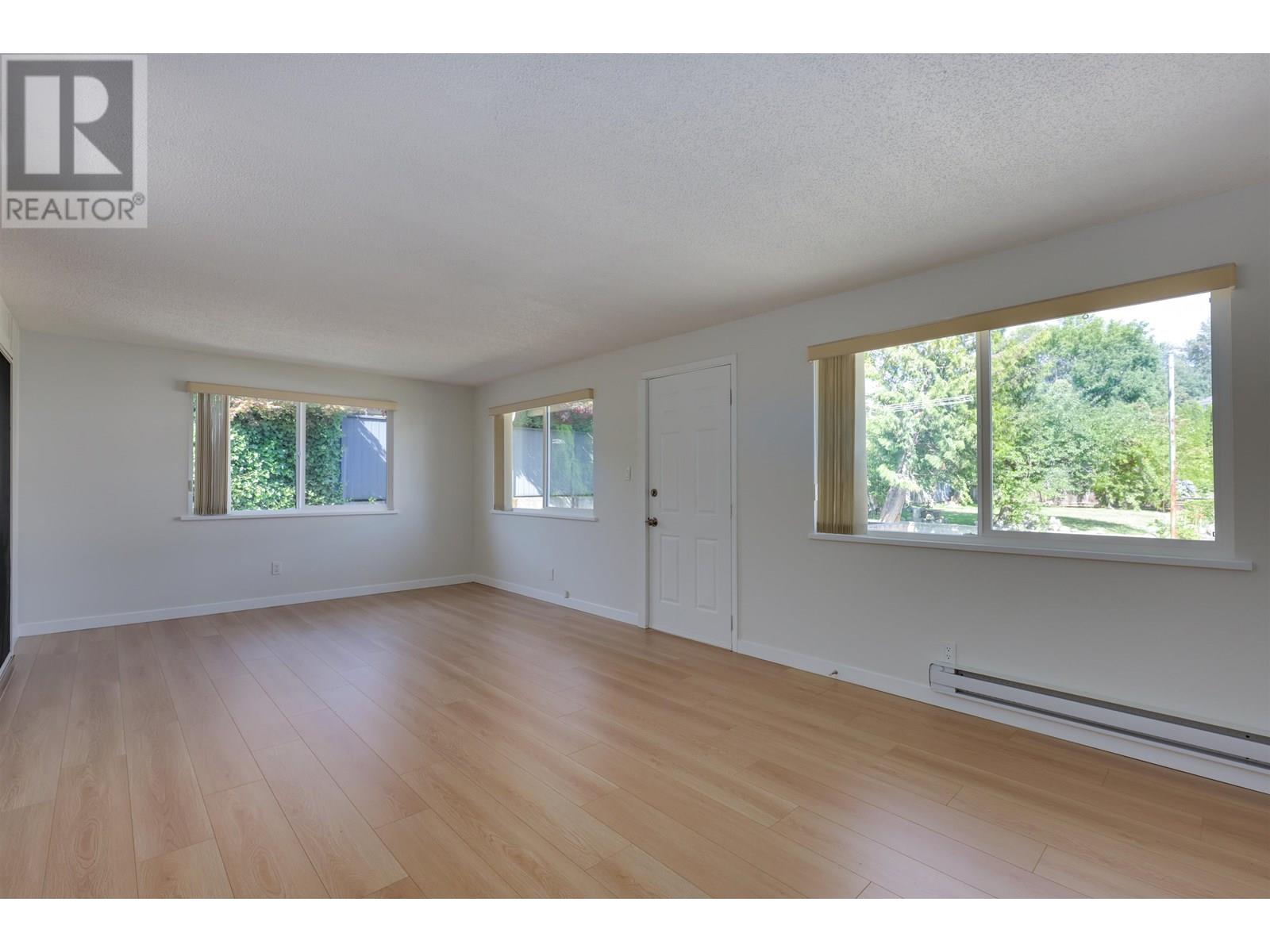 Photo 9 of 860 Howard Avenue, Burnaby BC