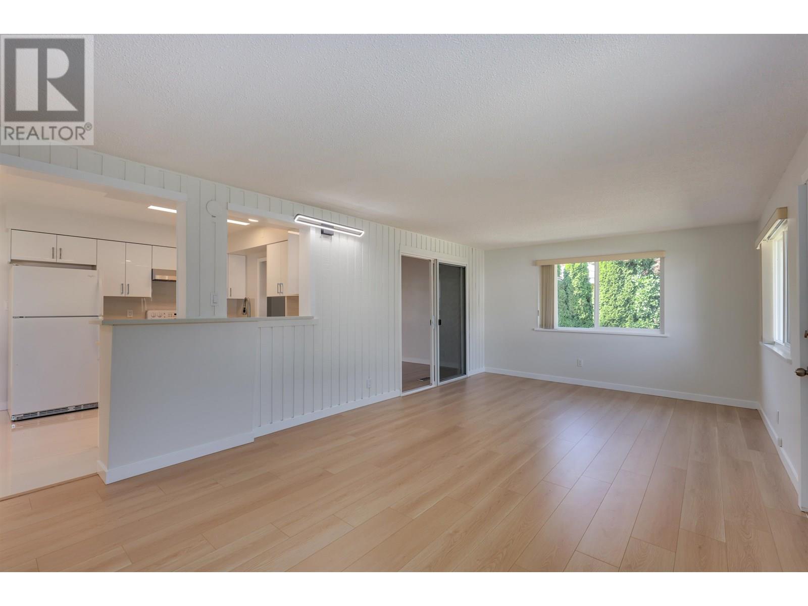 Photo 2 of 860 Howard Avenue, Burnaby BC