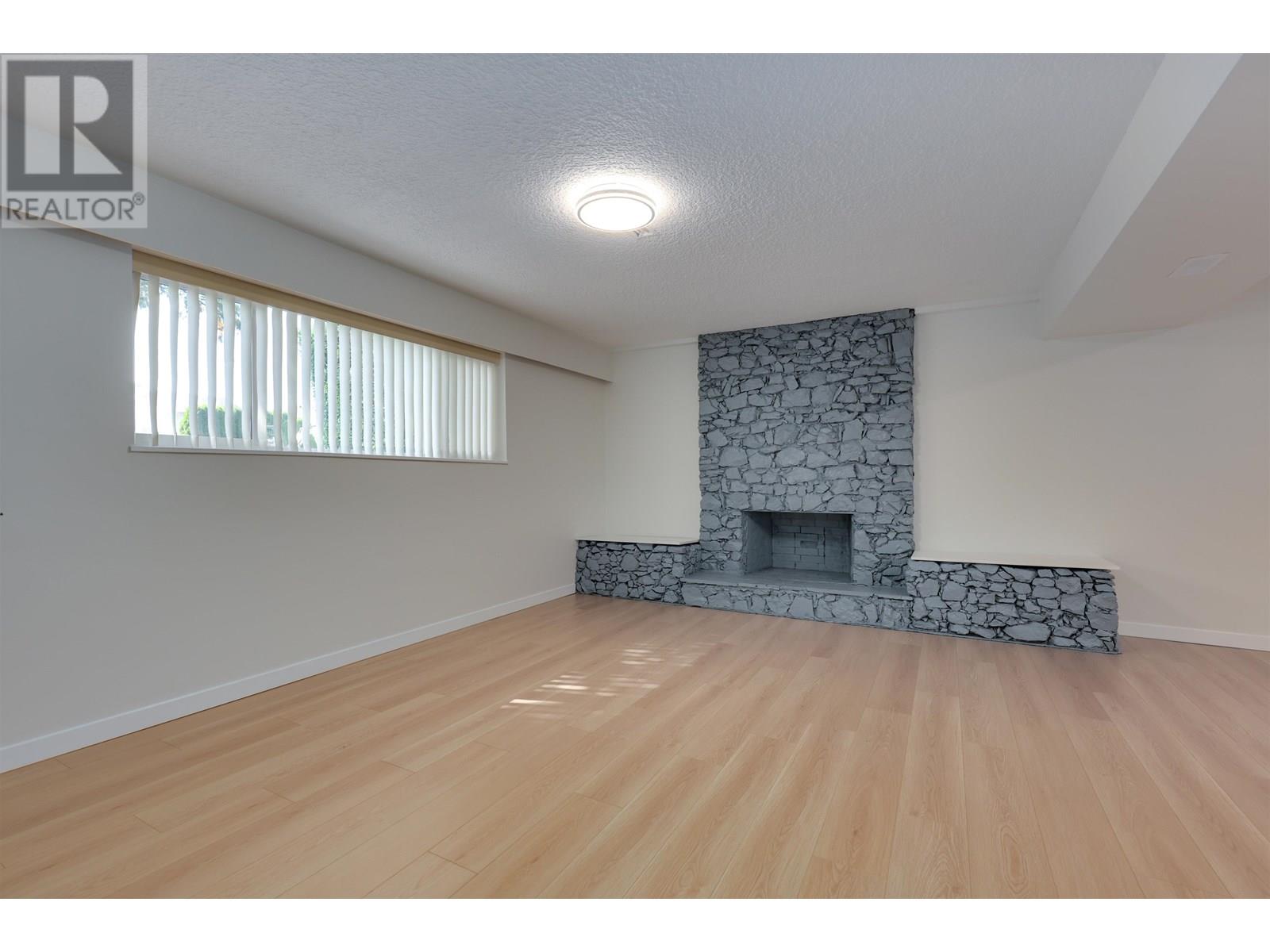 Photo 10 of 860 Howard Avenue, Burnaby BC