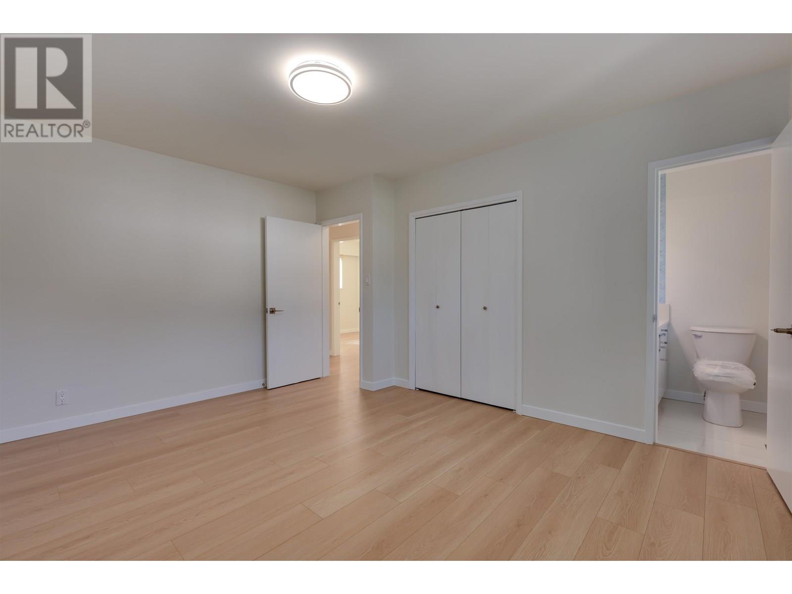 Photo 13 of 860 Howard Avenue, Burnaby BC