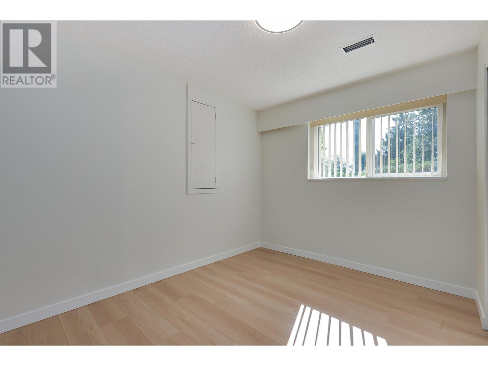 Photo 11 of 860 Howard Avenue, Burnaby BC