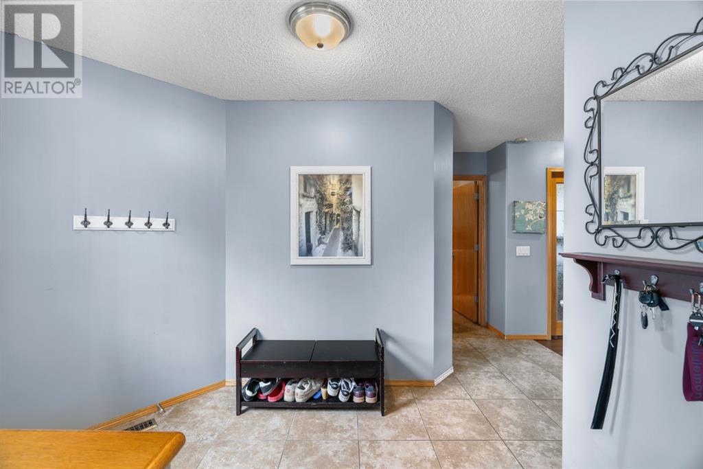 Photo 18 of 168 Fairways Drive Nw, Airdrie AB