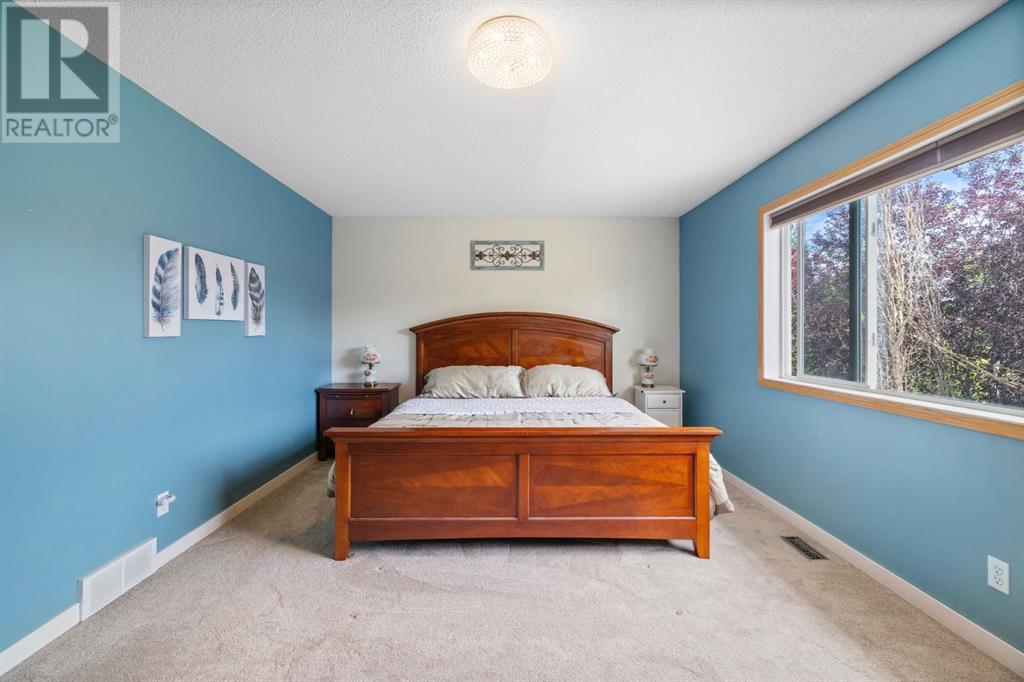 Photo 23 of 168 Fairways Drive Nw, Airdrie AB
