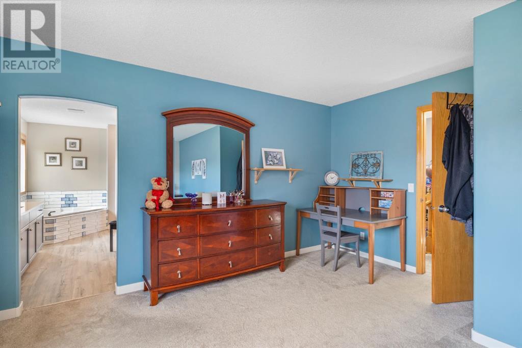 Photo 27 of 168 Fairways Drive Nw, Airdrie AB