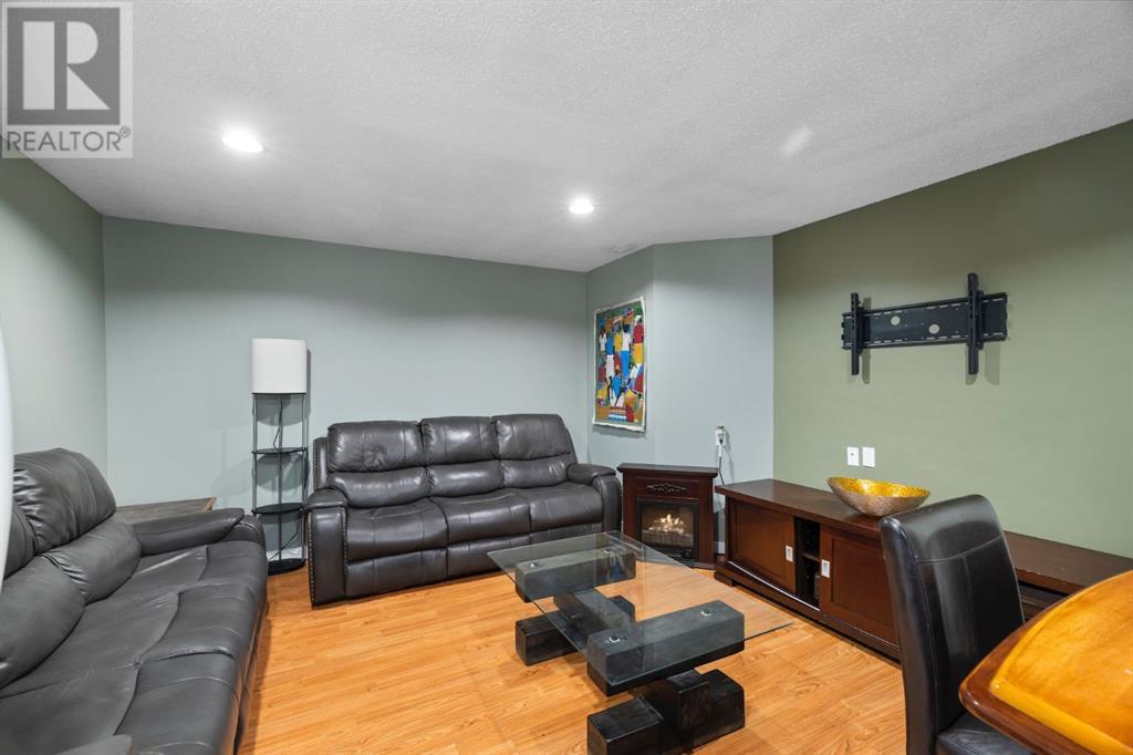 Photo 33 of 168 Fairways Drive Nw, Airdrie AB