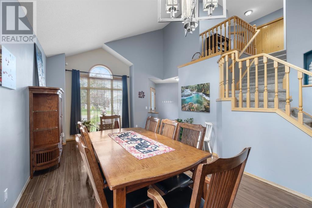 Photo 7 of 168 Fairways Drive Nw, Airdrie AB