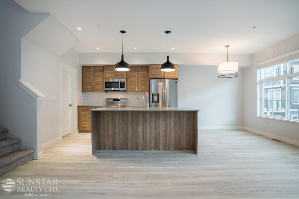 Photo 10 of 37 8371 202 B Street, Langley BC