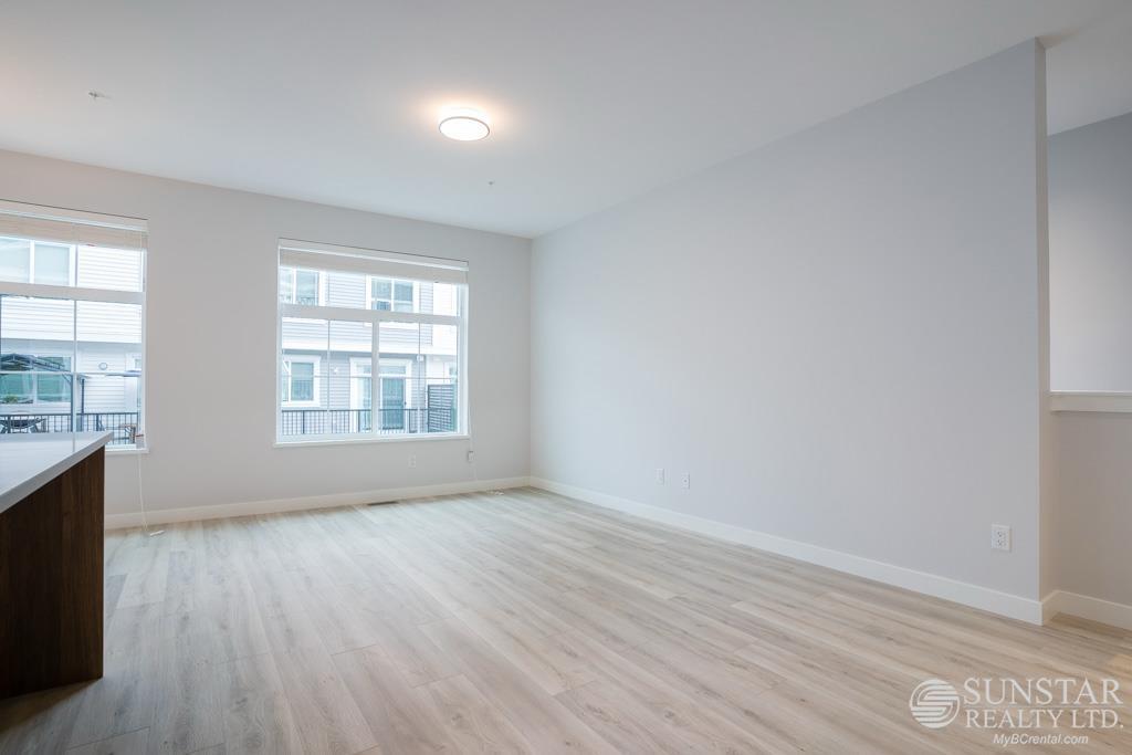Photo 3 of 37 8371 202 B Street, Langley BC
