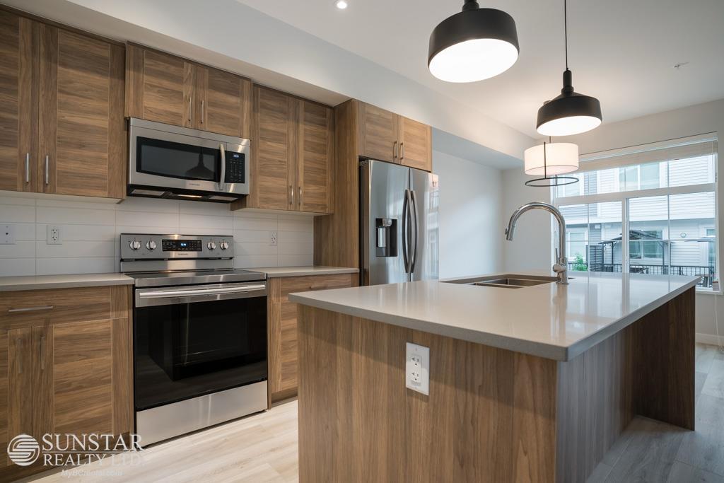 Photo 11 of 37 8371 202 B Street, Langley BC