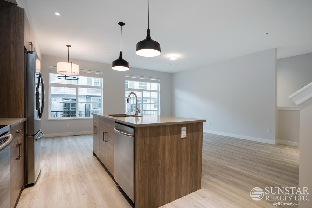 Photo 12 of 37 8371 202 B Street, Langley BC
