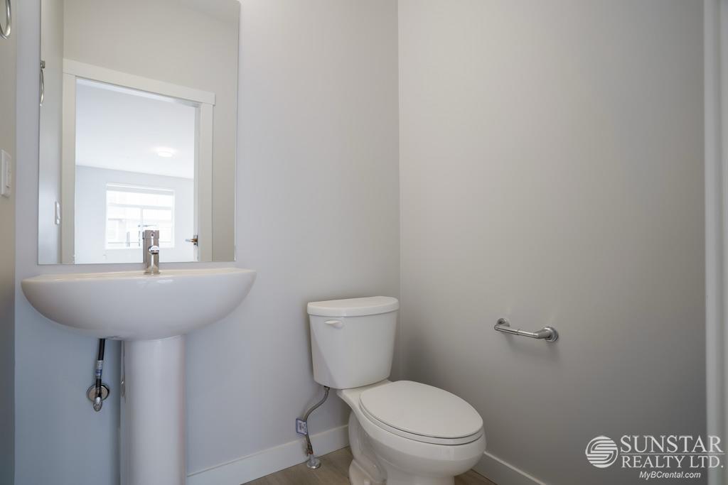 Photo 20 of 37 8371 202 B Street, Langley BC