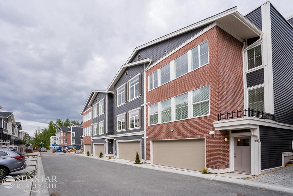 Photo 1 of 37 8371 202 B Street, Langley BC