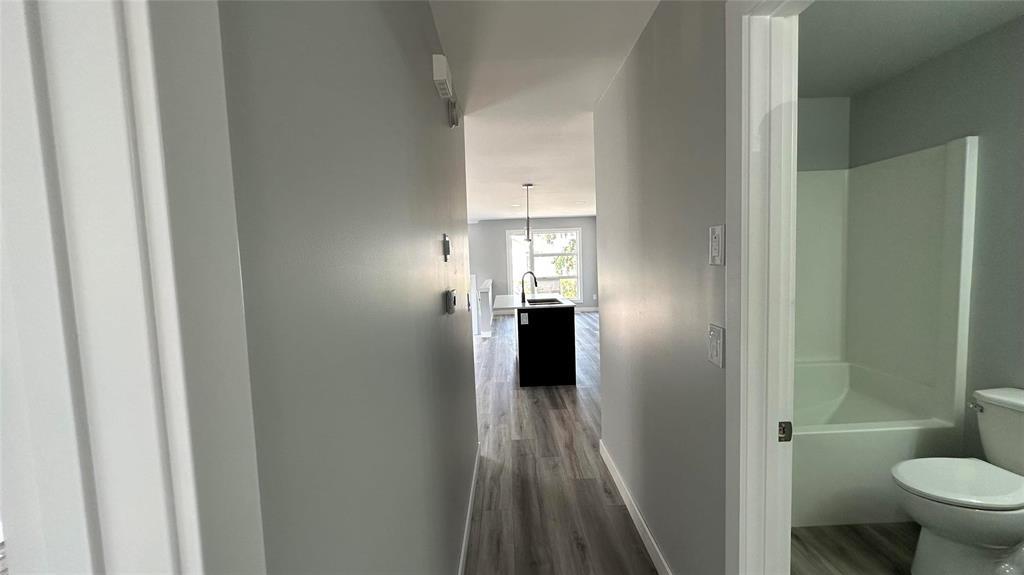 Photo 5 of 1482 Alexander Avenue, Winnipeg MB