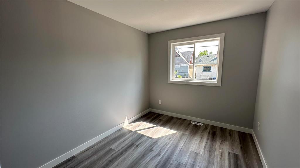 Photo 6 of 1482 Alexander Avenue, Winnipeg MB