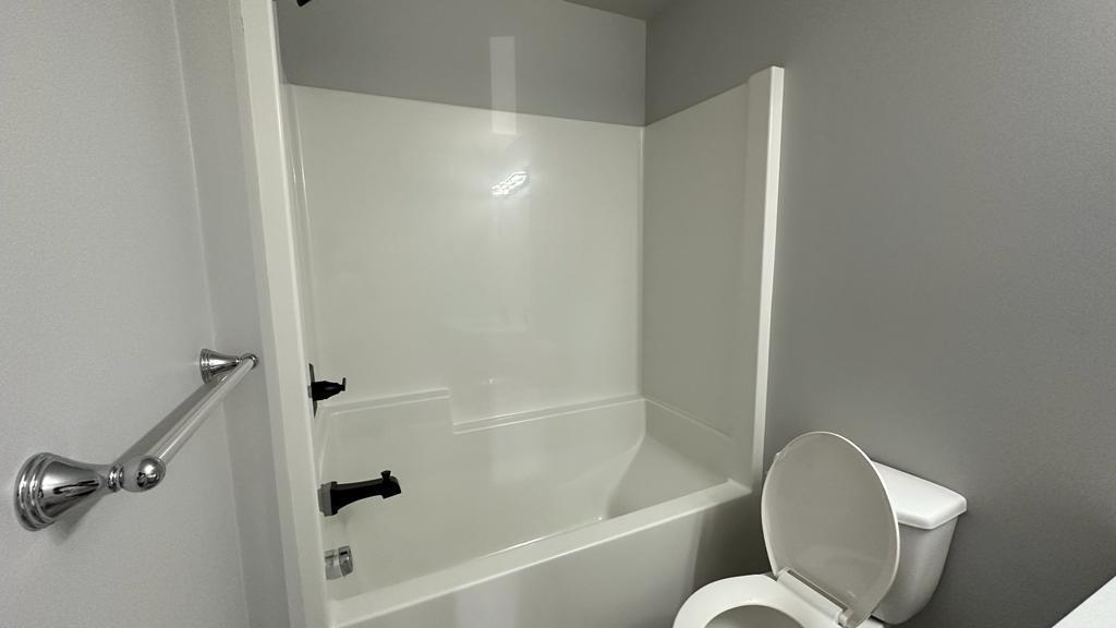 Photo 10 of 1482 Alexander Avenue, Winnipeg MB
