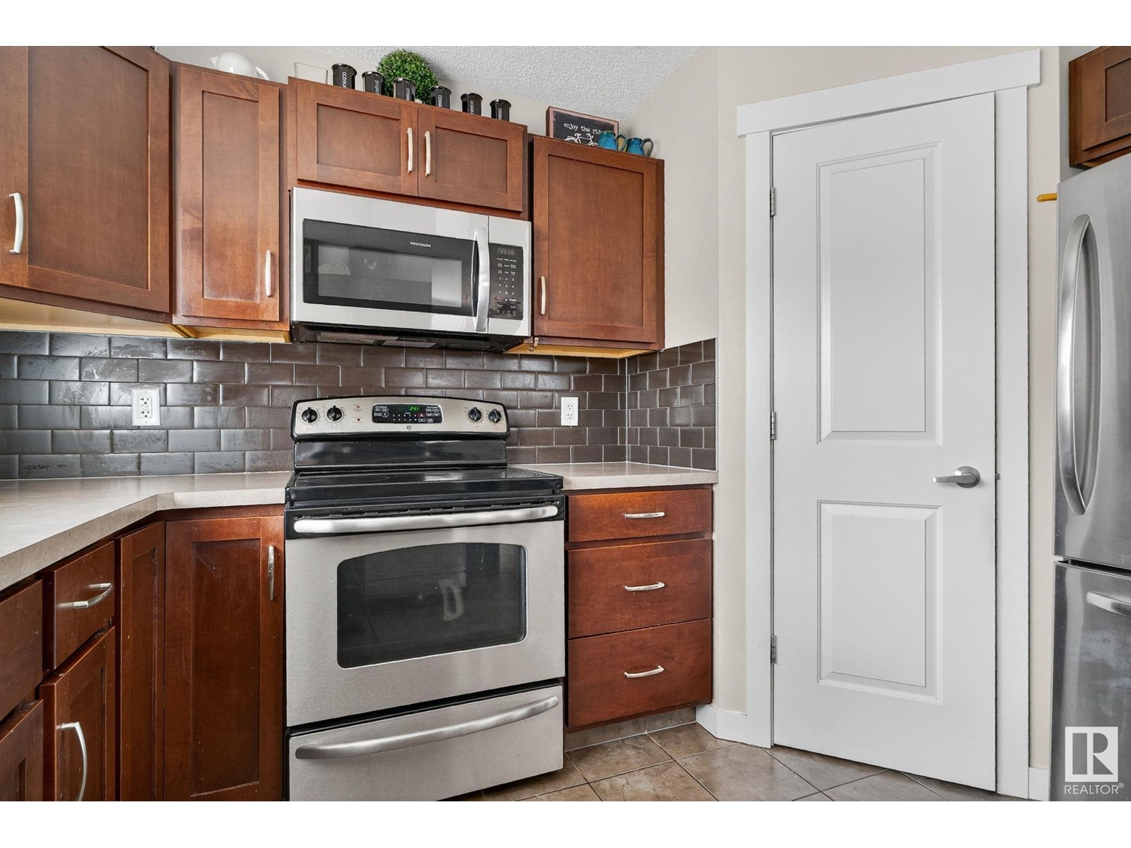 Photo 5 of 5135 1 A Av Sw, Edmonton AB