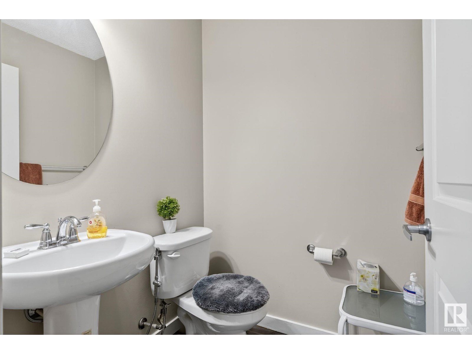 Photo 12 of 5135 1 A Av Sw, Edmonton AB