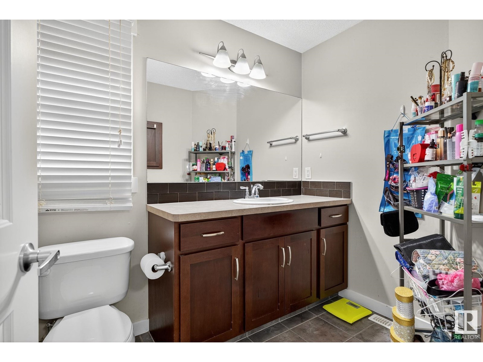 Photo 10 of 5135 1 A Av Sw, Edmonton AB
