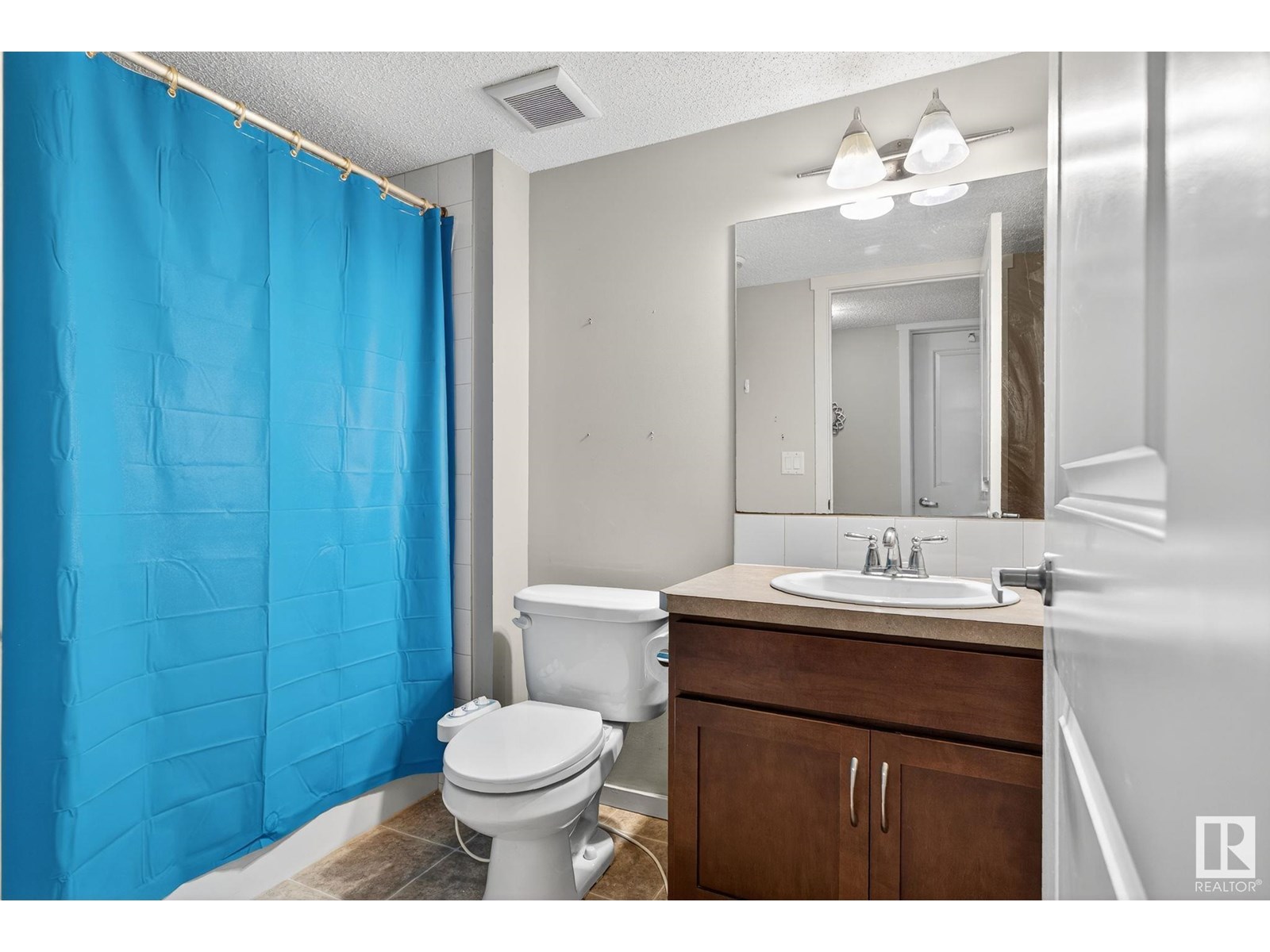Photo 18 of 5135 1 A Av Sw, Edmonton AB