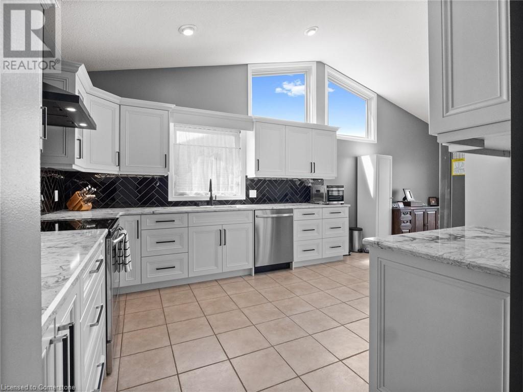 Photo 5 of 7721 Parkview Crescent, Niagara Falls ON