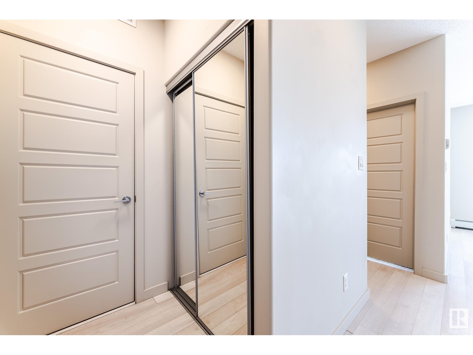 Photo 3 of 408 320 Ambleside Li Sw, Edmonton AB