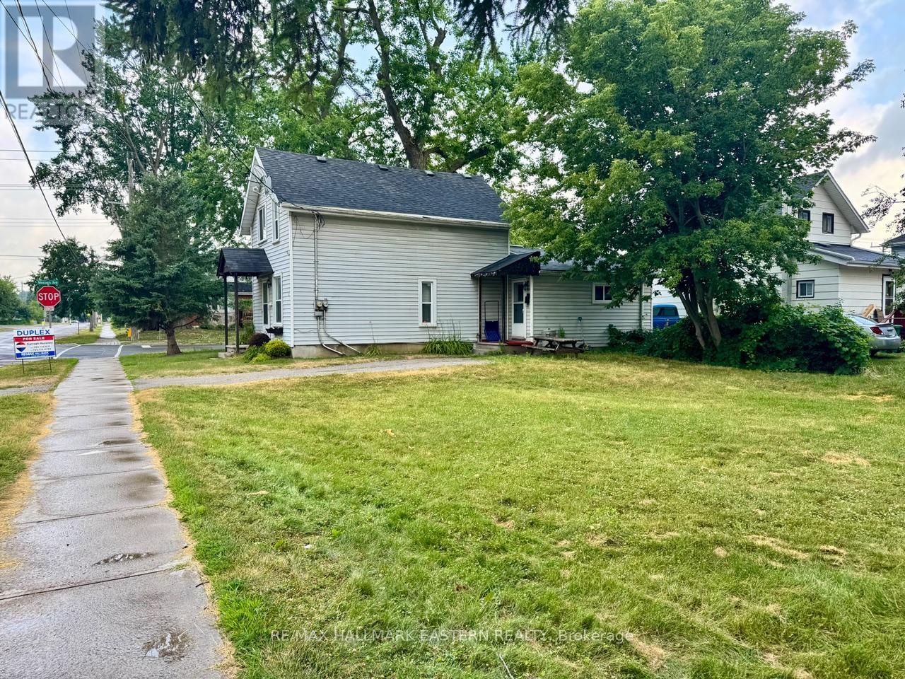 Photo 12 of 822 St Marys Street, Peterborough Central ON
