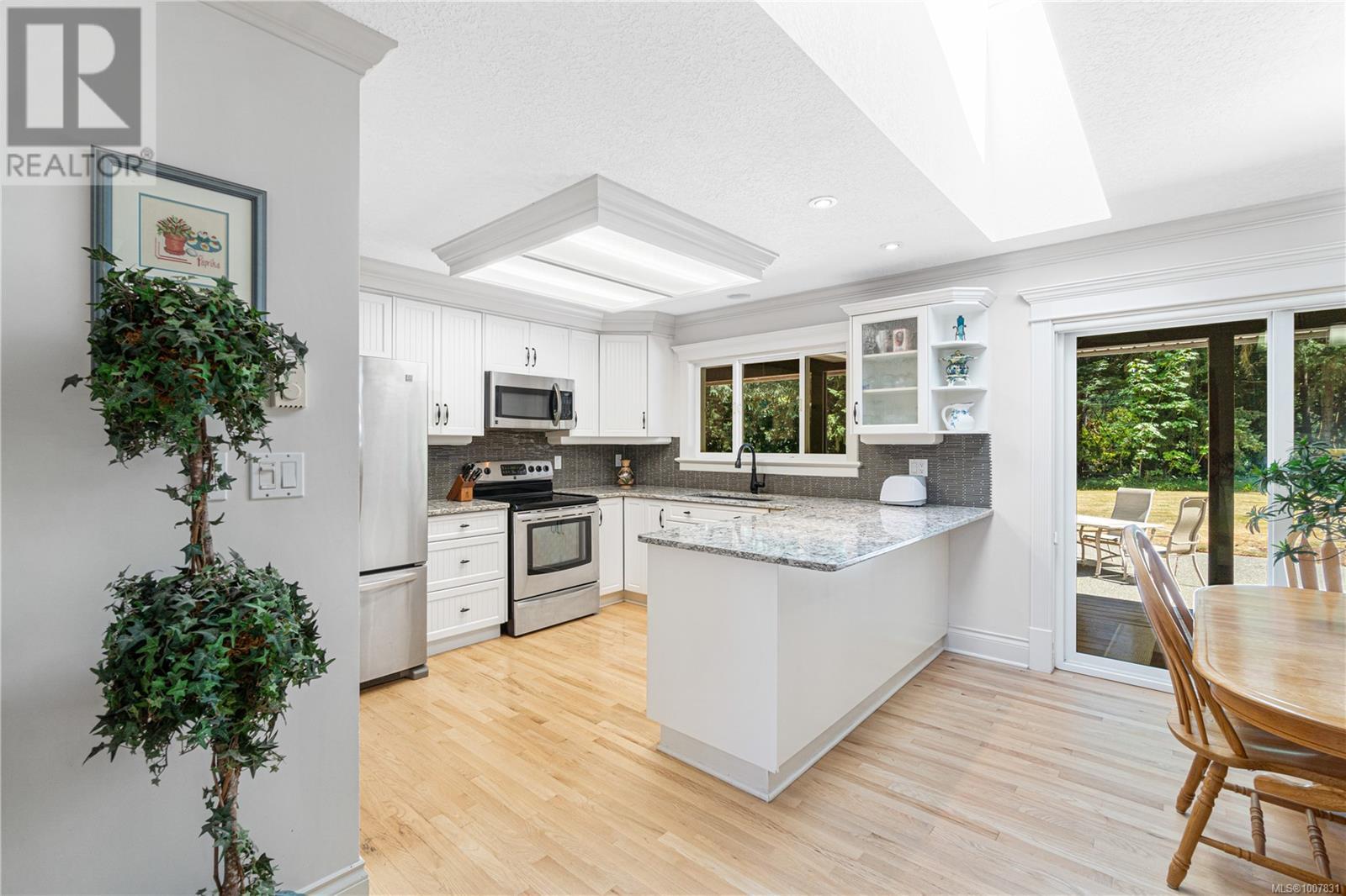 Photo 12 of 578 Wain Rd, Parksville BC