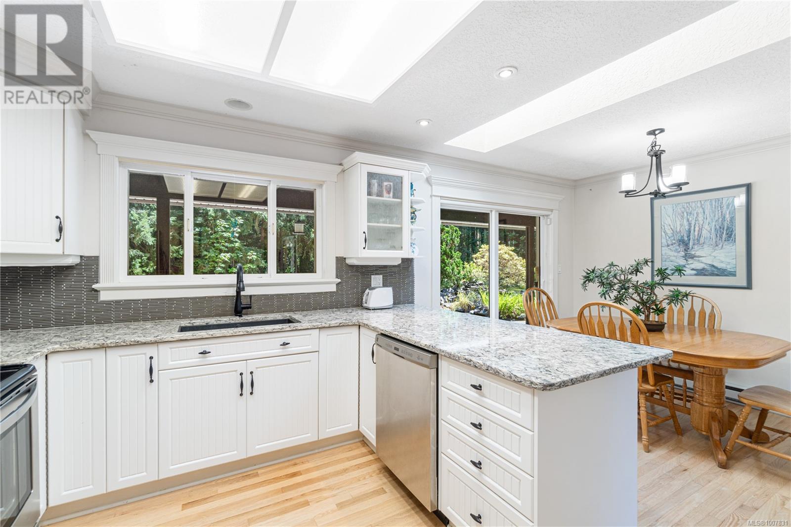 Photo 13 of 578 Wain Rd, Parksville BC