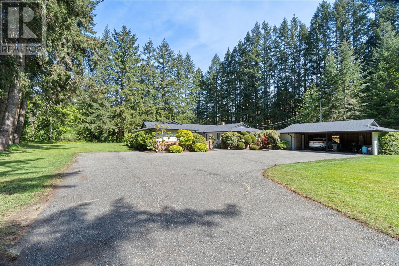 Photo 2 of 578 Wain Rd, Parksville BC