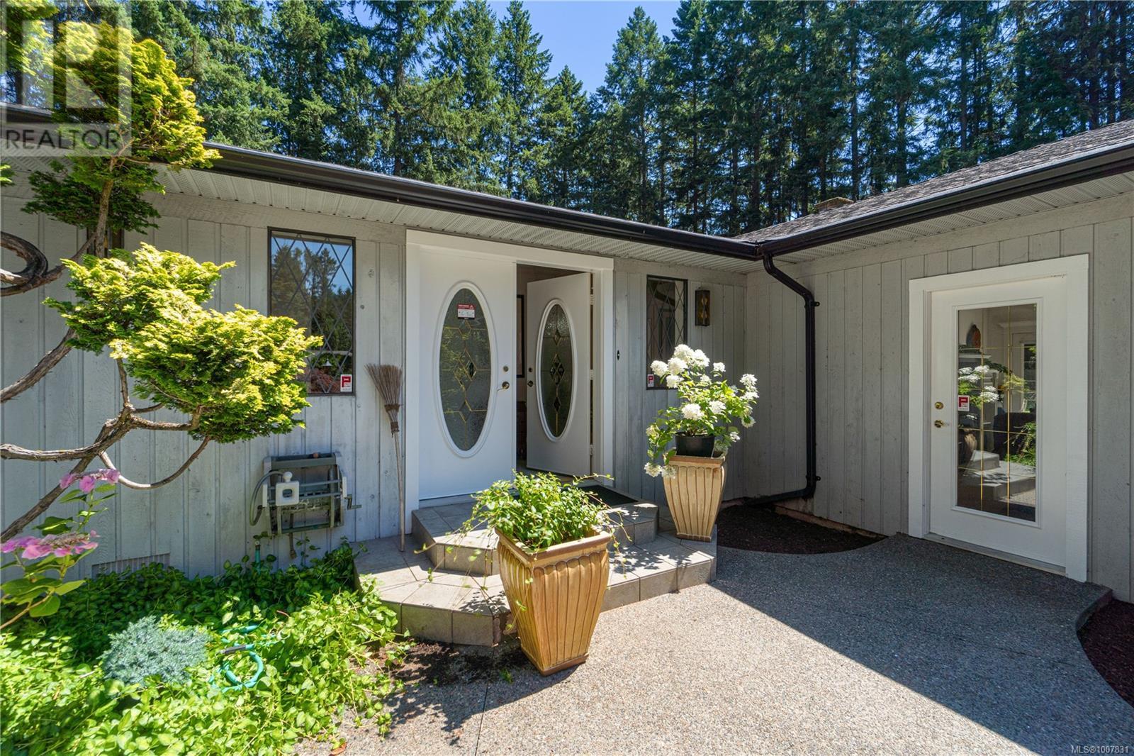 Photo 5 of 578 Wain Rd, Parksville BC