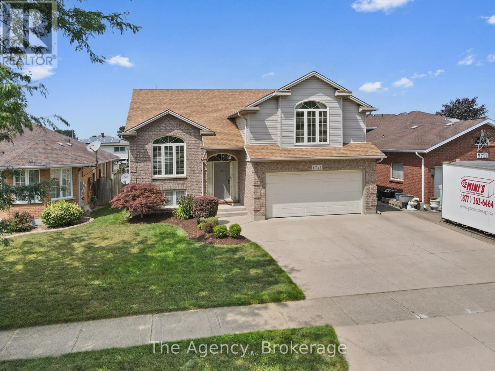 Photo 2 of 7721 Parkview Crescent, Niagara Falls ON