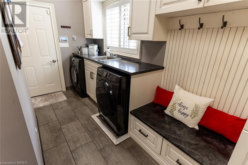 Photo 21 of 75 St Andrews Drive, Brantford ON