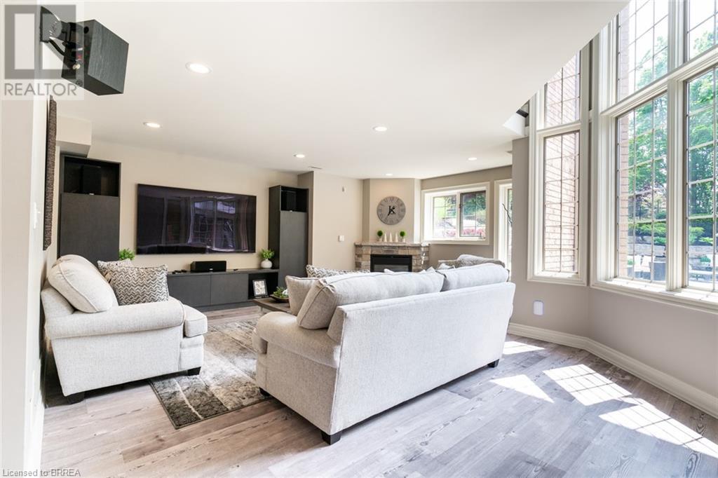 Photo 10 of 75 St Andrews Drive, Brantford ON