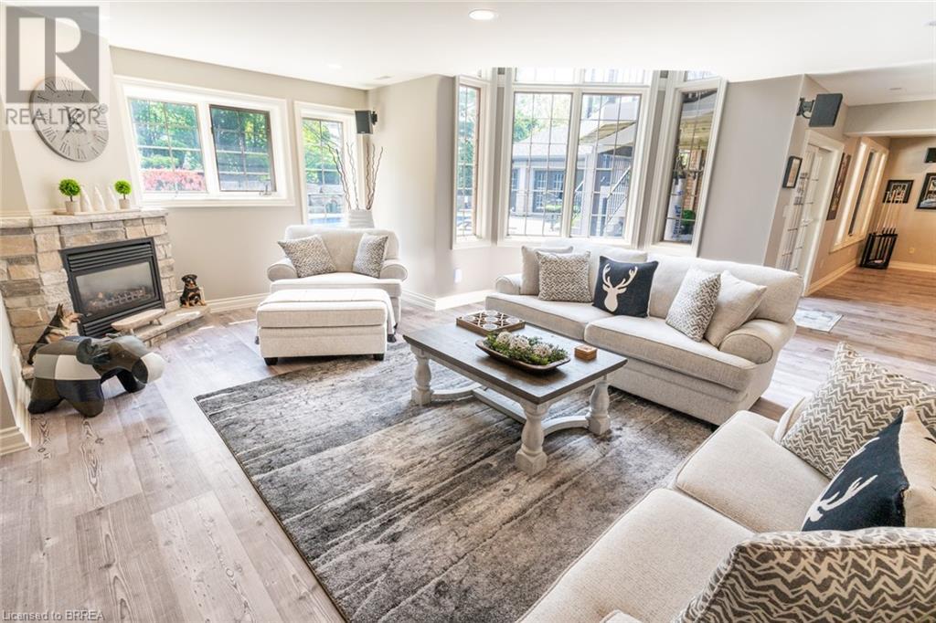 Photo 8 of 75 St Andrews Drive, Brantford ON