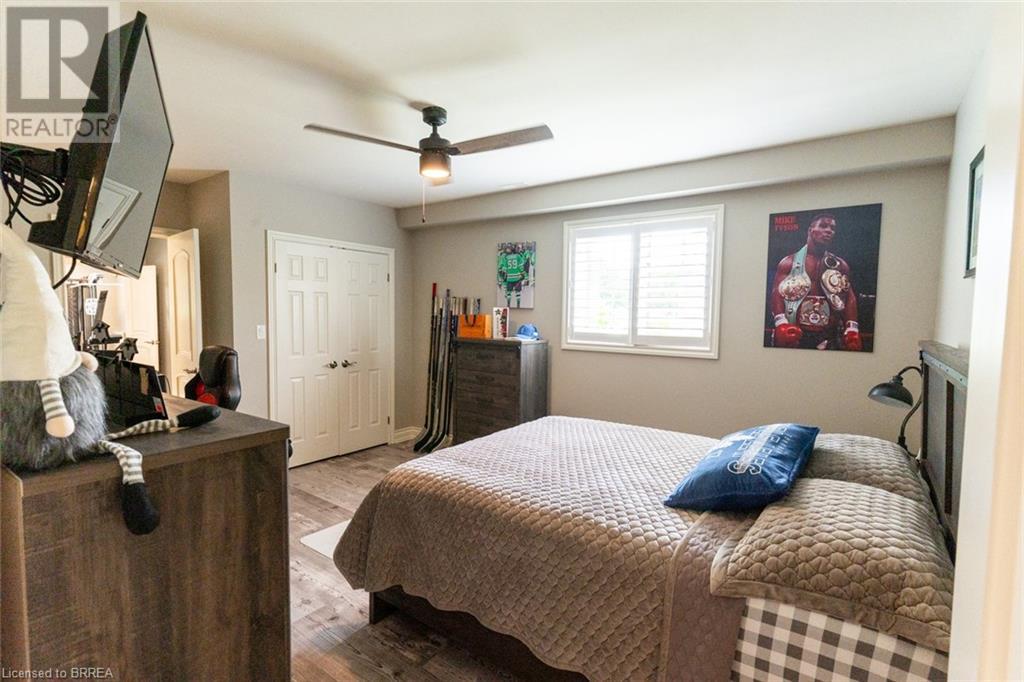 Photo 23 of 75 St Andrews Drive, Brantford ON