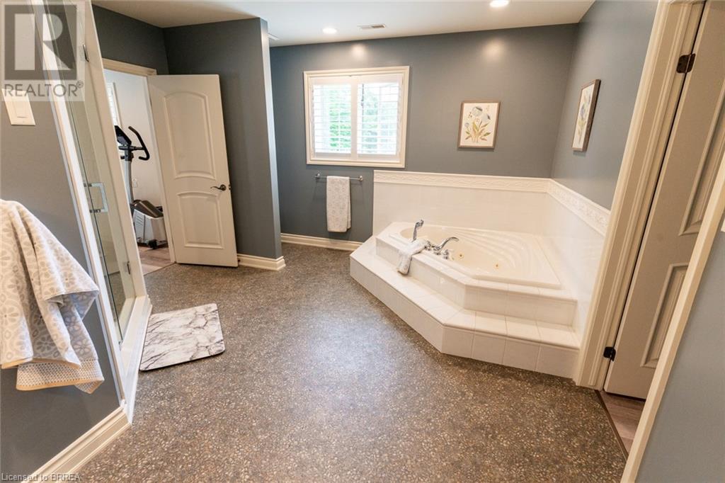 Photo 11 of 75 St Andrews Drive, Brantford ON