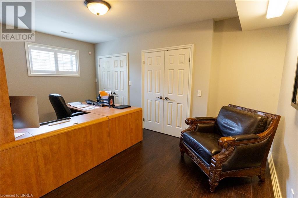 Photo 32 of 75 St Andrews Drive, Brantford ON