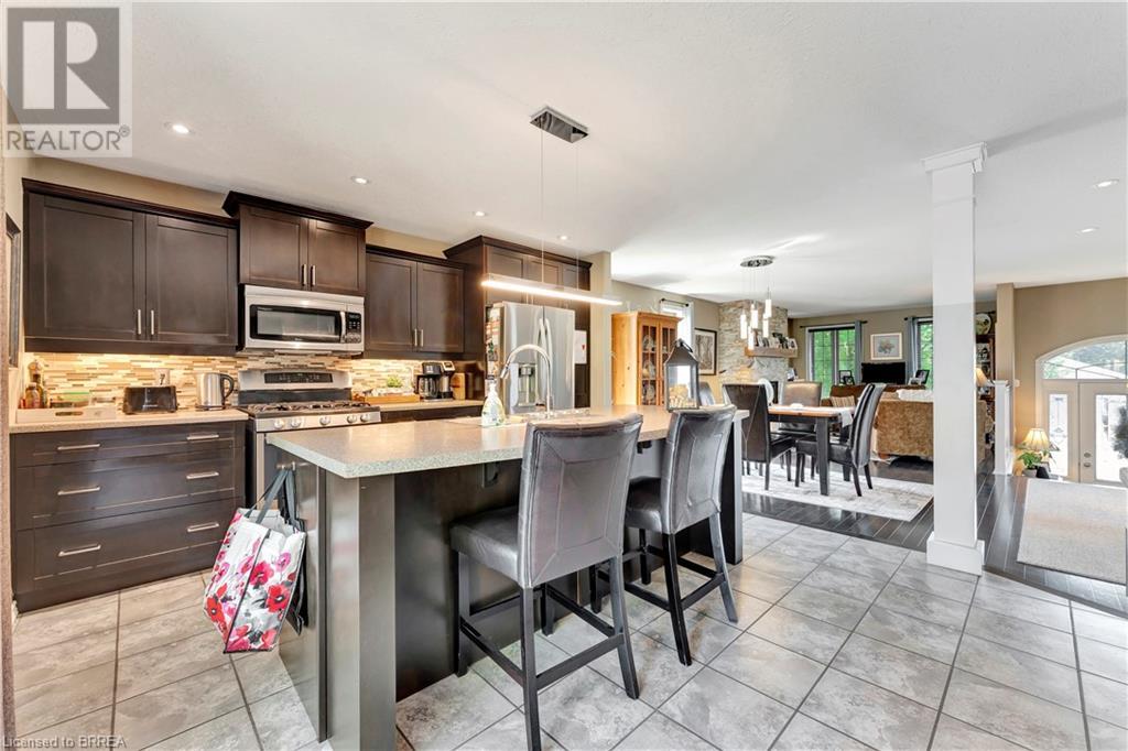 Photo 10 of 33 Mansfield Drive, St George ON