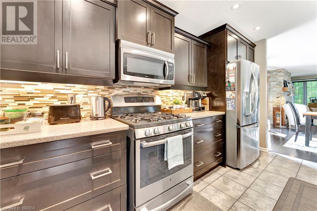 Photo 12 of 33 Mansfield Drive, St George ON
