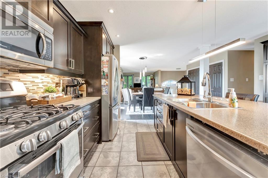 Photo 13 of 33 Mansfield Drive, St George ON