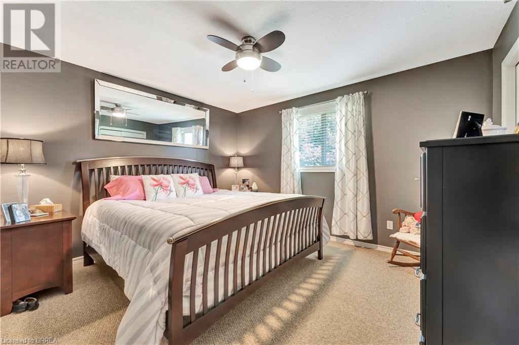 Photo 16 of 33 Mansfield Drive, St George ON