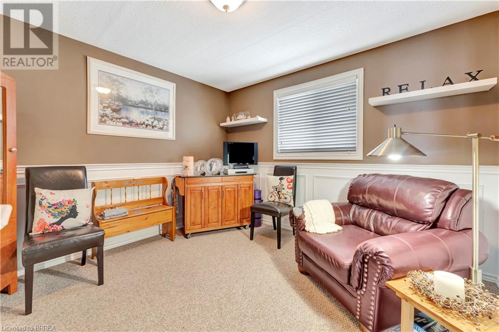 Photo 18 of 33 Mansfield Drive, St George ON