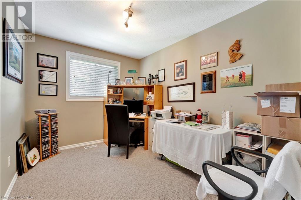 Photo 19 of 33 Mansfield Drive, St George ON
