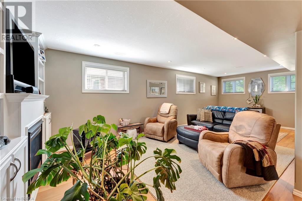 Photo 21 of 33 Mansfield Drive, St George ON