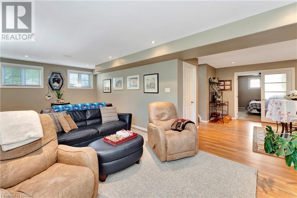 Photo 22 of 33 Mansfield Drive, St George ON