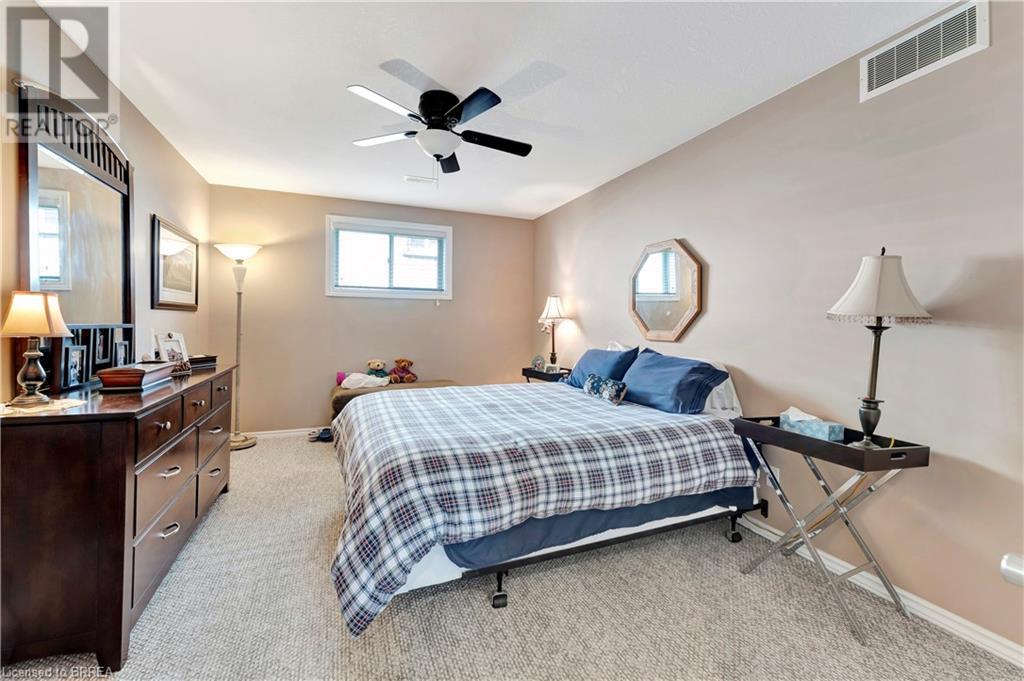 Photo 23 of 33 Mansfield Drive, St George ON